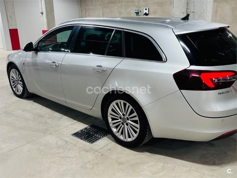 Usado Opel Insignia Selective 163 CV (119 kW) 2014 Gris / plata Familiar