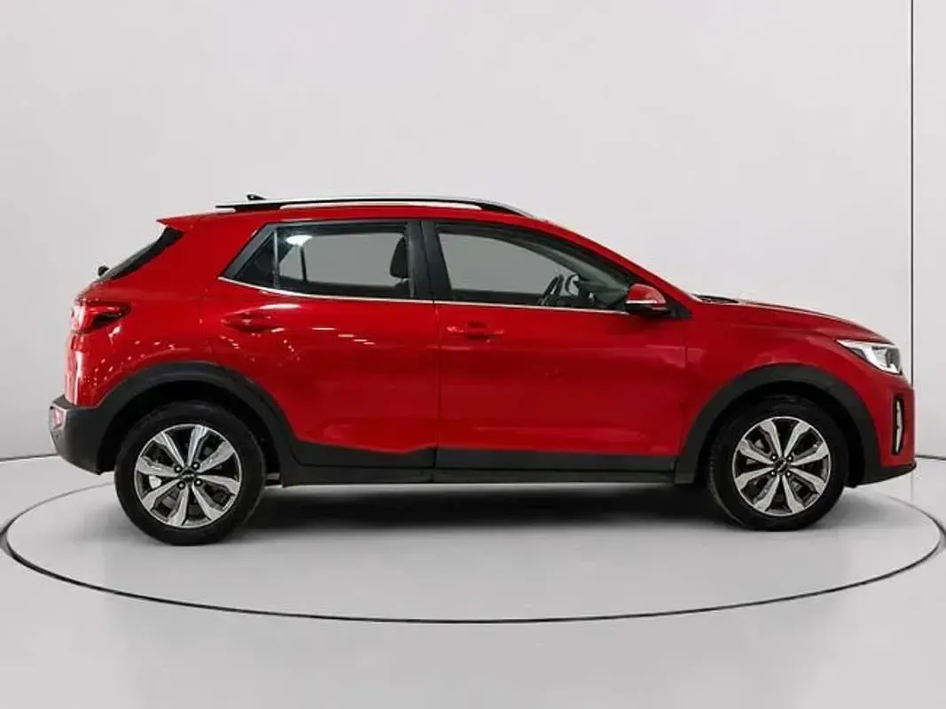Usado Kia Stonic 101 CV (74 kW) 2022 Rojo SUV