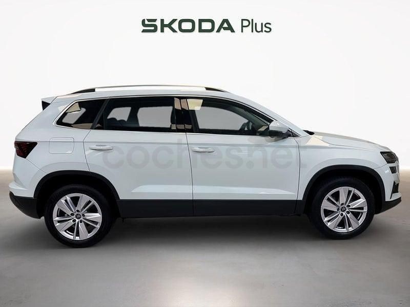 Usado Skoda Karoq Selection 150 CV (110 kW) 2025 Blanco SUV