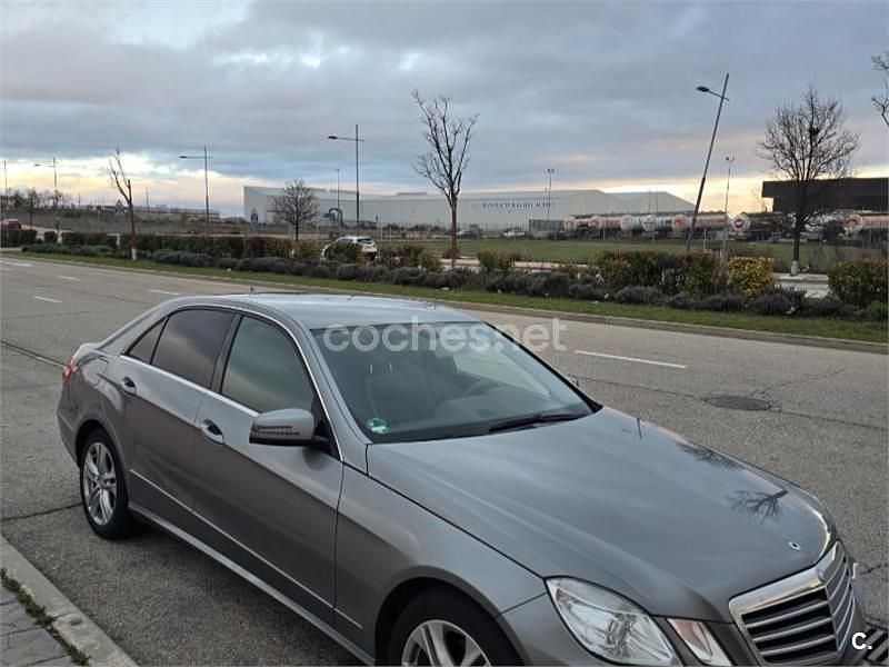 Usado Mercedes E200 Avantgarde Edition 136 CV (100 kW) 2012 Gris / plata Berlina