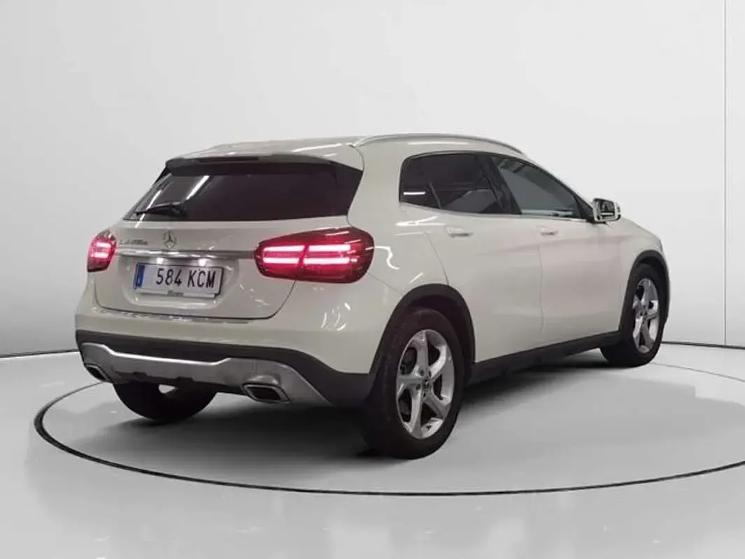 Käytetty Mercedes GLA200 Urban 136 HP (100 kW) 2017 Valkoinen Katumaasturi