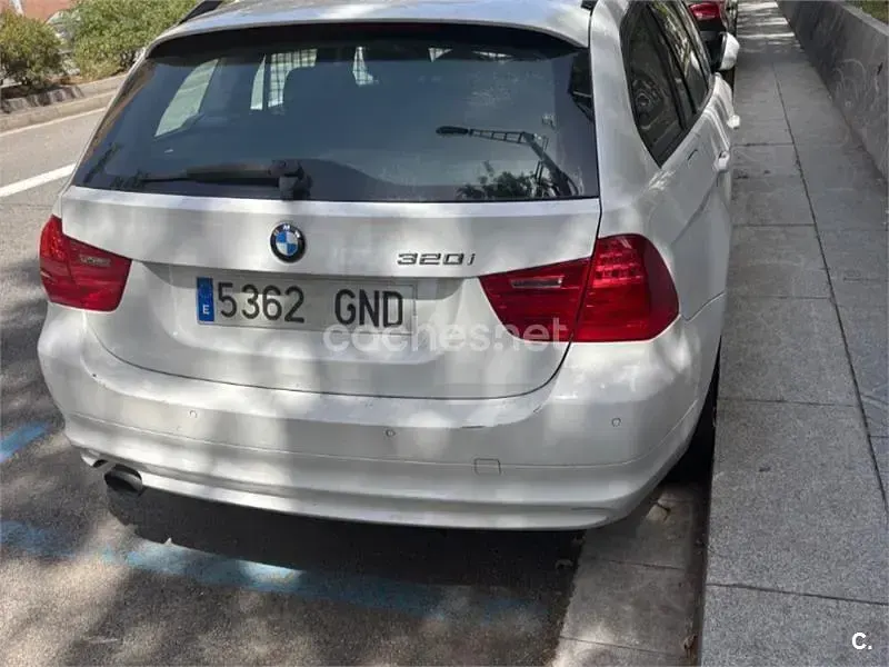 Usado BMW 320 170 CV (125 kW) 2009 Blanco Familiar