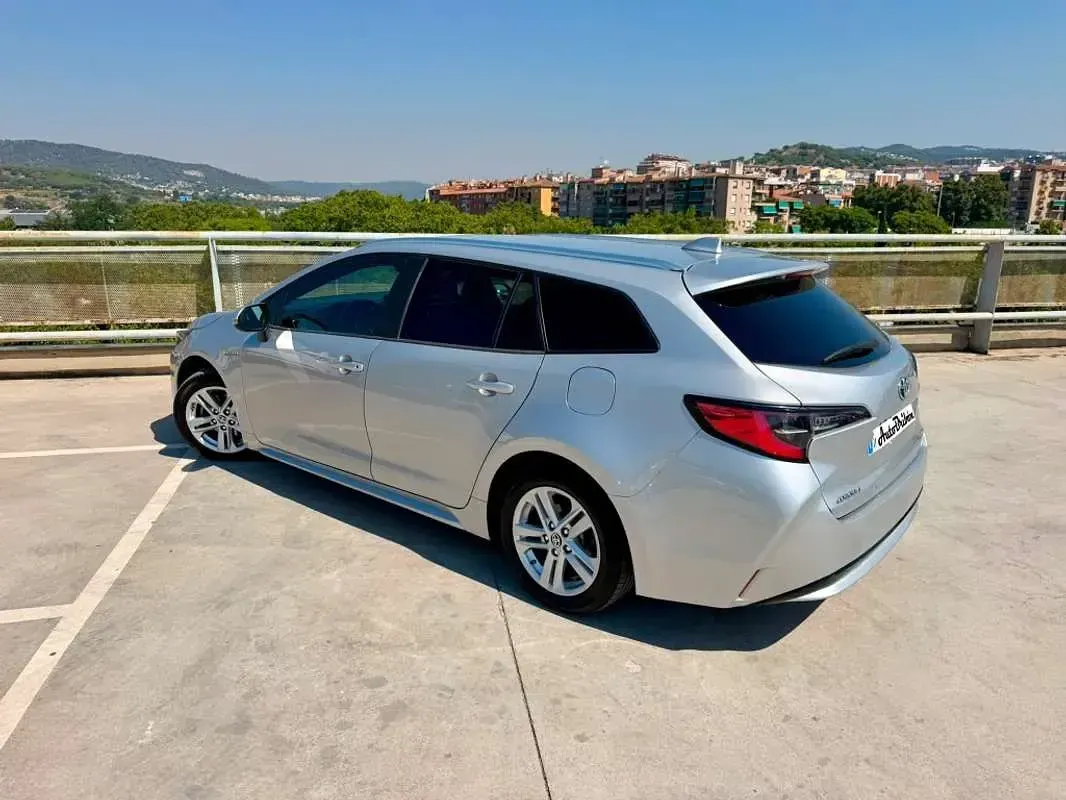 Usado Toyota Corolla Business Edition 122 CV (89 kW) 2020 Plateado Familiar