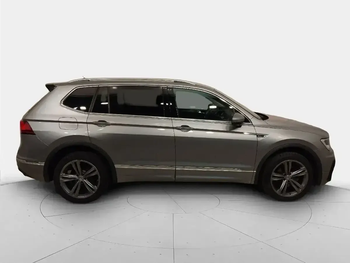 Usado VW Tiguan Advance 151 CV (111 kW) 2021 Plateado SUV