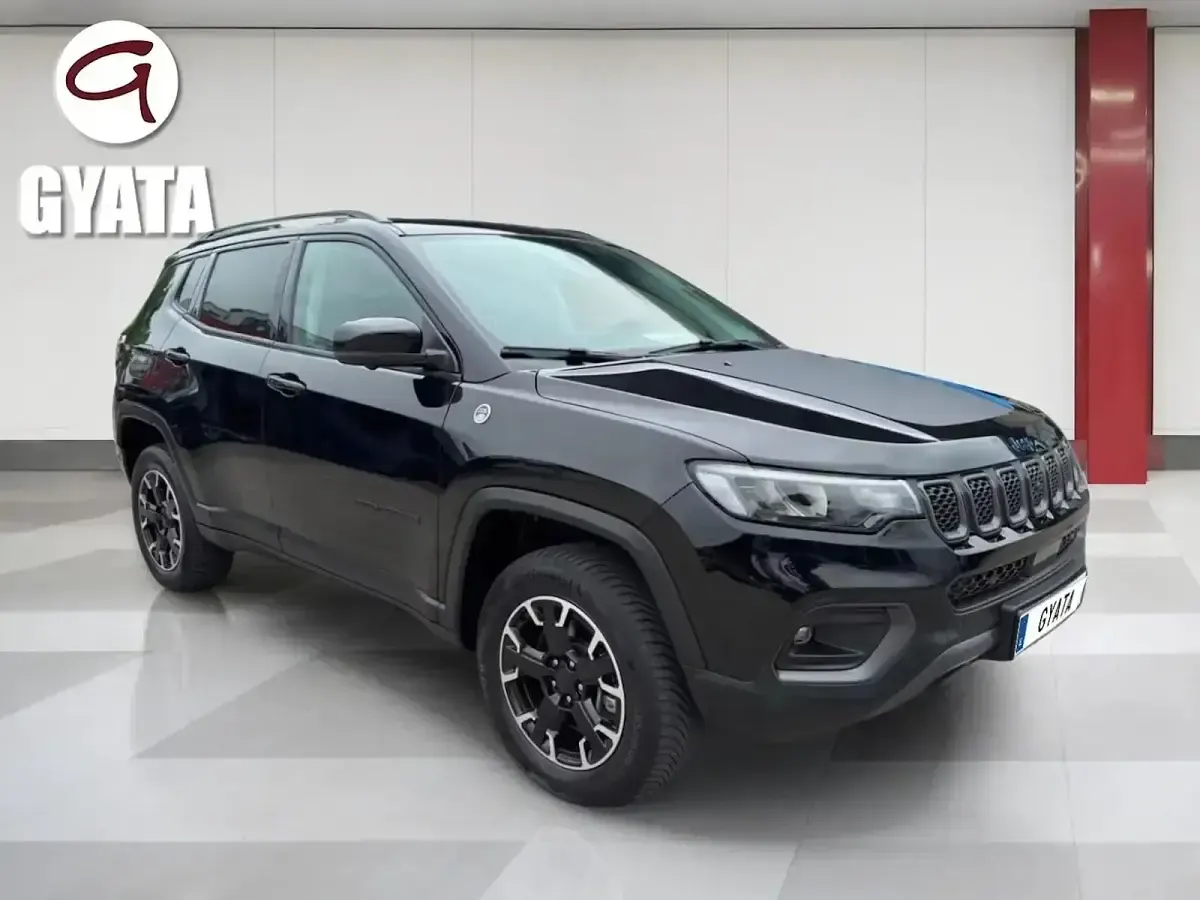 Usado Jeep Compass Trailhawk 240 CV (176 kW) 2022 Negro SUV