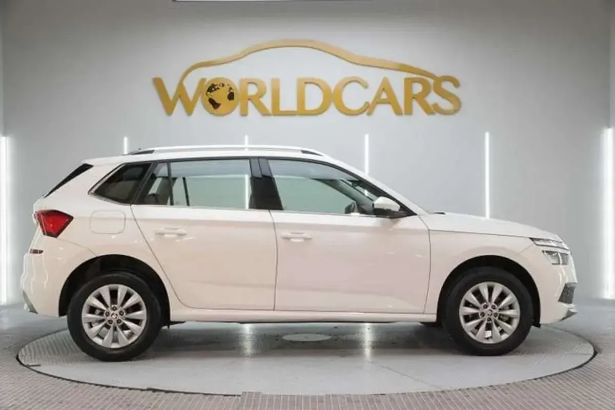 Usado Skoda Kamiq Ambition 110 CV (80 kW) 2021 Blanco SUV