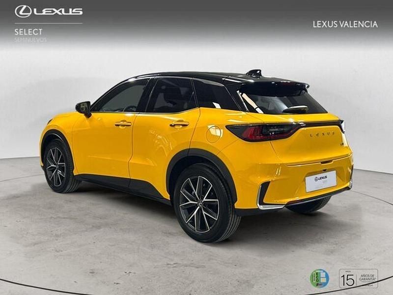 Usado Lexus LBX 136 CV (100 kW) 2025 Amarillo SUV