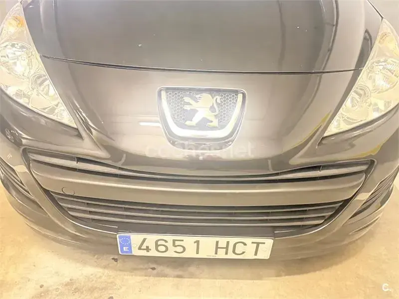 Usado Peugeot 207 75 CV (55 kW) 2011 Negro Berlina