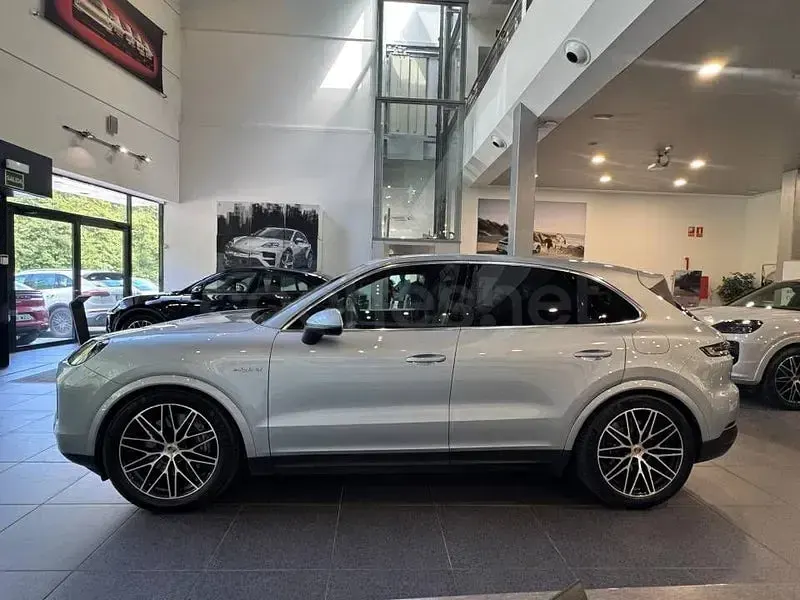 Usado Porsche Cayenne E-Hybrid 470 CV (345 kW) 2023 Gris / plata SUV
