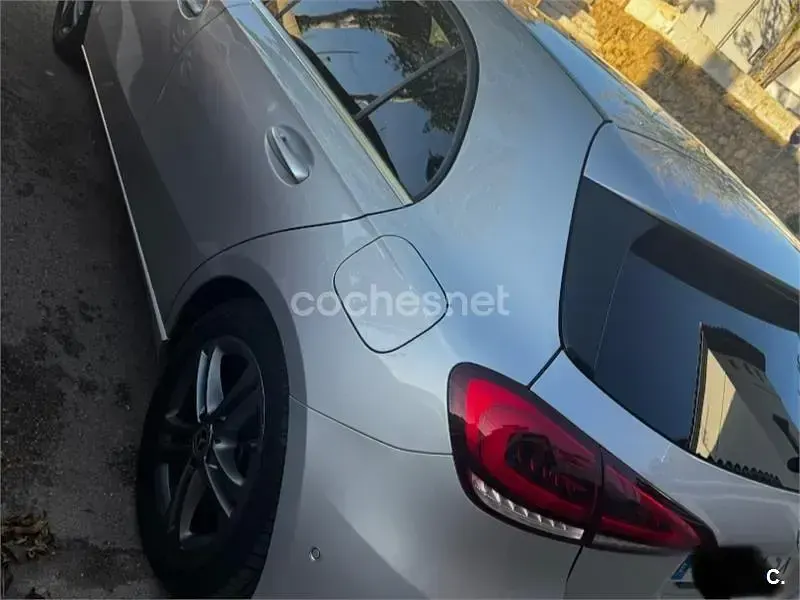 Usado Mercedes A180 116 CV (85 kW) 2020 Gris / plata Berlina