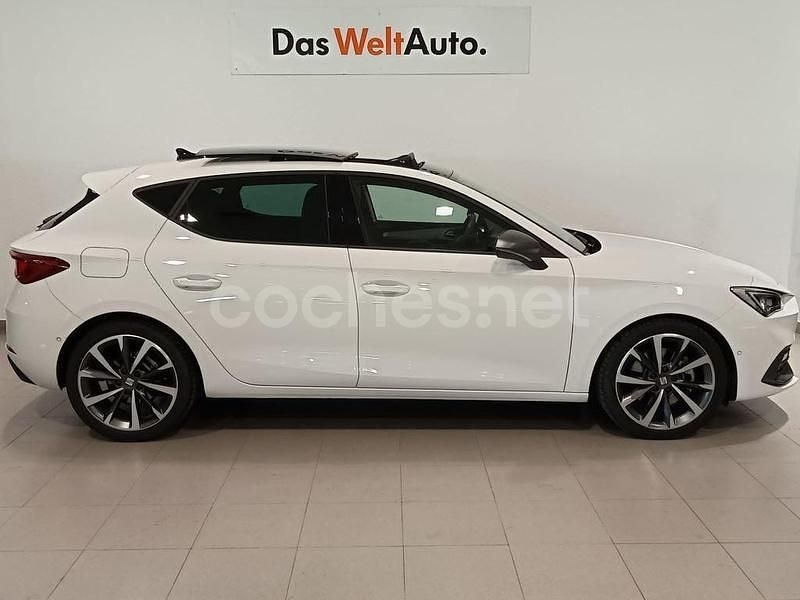 Usado Seat Leon FR 204 CV (150 kW) 2025 Blanco Utilitario