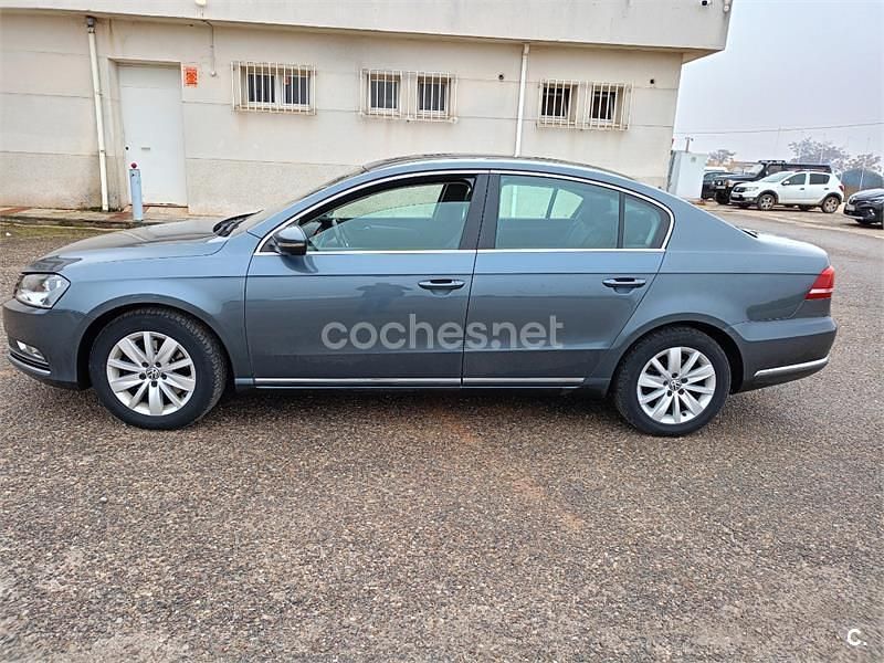 Usado VW Passat Edition 105 CV (77 kW) 2014 Gris / plata Berlina