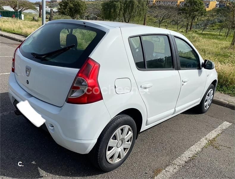 Usado Dacia Sandero Lauréate 75 CV (55 kW) 2011 Blanco Berlina
