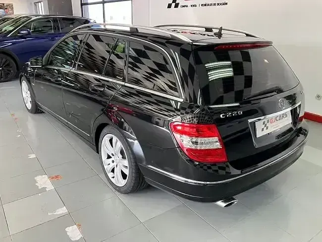 Usado Mercedes C220 170 CV (125 kW) 2011 Negro Familiar