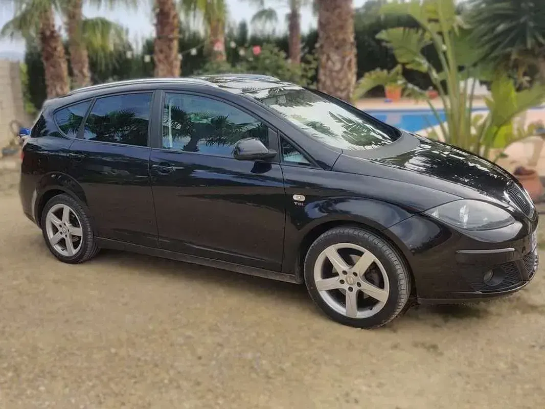 Usado Seat Altea Style 140 CV (102 kW) 2010 Negro Monovolumen