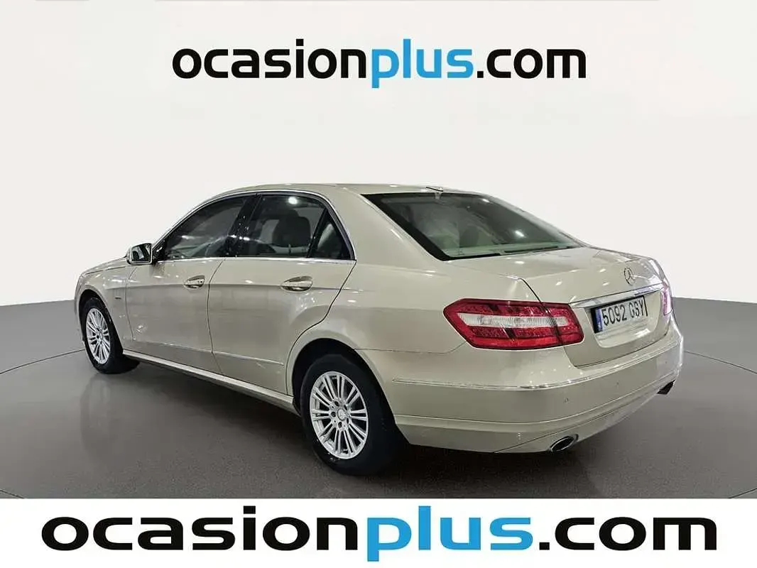 Usado Mercedes E350 Elegance 292 CV (214 kW) 2010 Beige Berlina