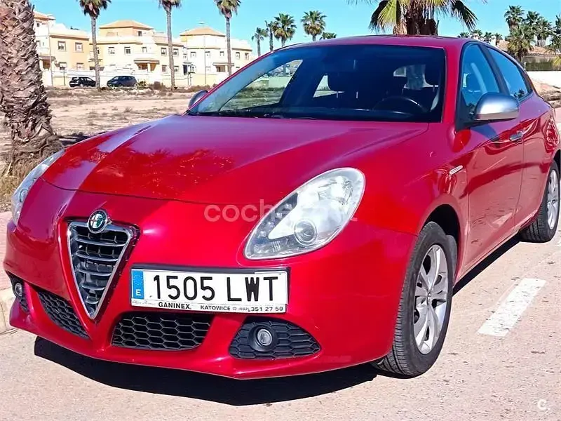 Usado Alfa Romeo Giulietta Distinctive 120 CV (88 kW) 2011 Rojo Utilitario