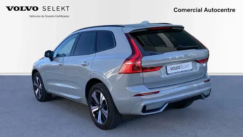 Usado Volvo XC60 Plus 350 CV (257 kW) 2023 Gris / plata SUV