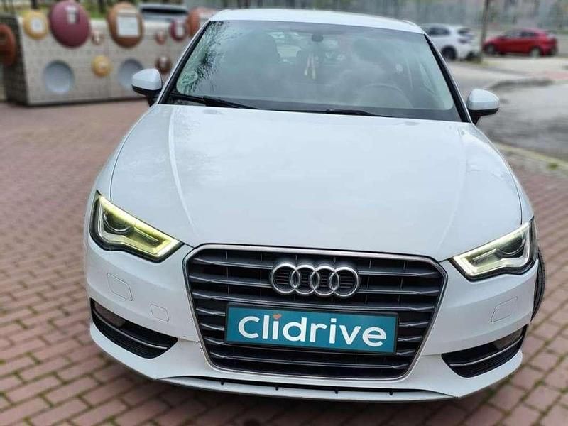 Usado Audi A3 Attraction 105 CV (77 kW) 2013 Blanco Berlina