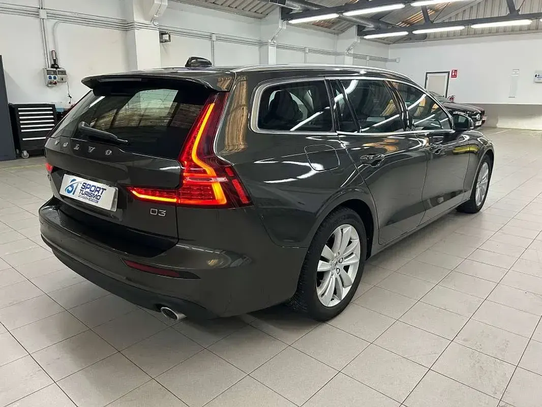 Usado Volvo V60 Momentum 150 CV (110 kW) 2020 Gris Familiar