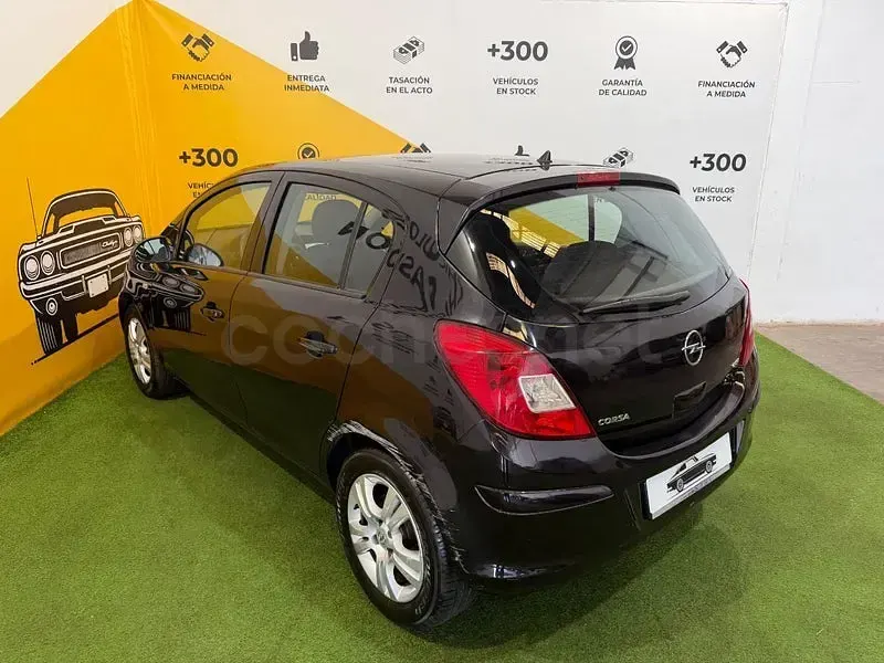 Usado Opel Corsa Cosmo 90 CV (66 kW) 2009 Negro Utilitario