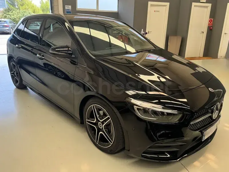 Usado Mercedes B200 150 CV (110 kW) 2024 Negro Utilitario