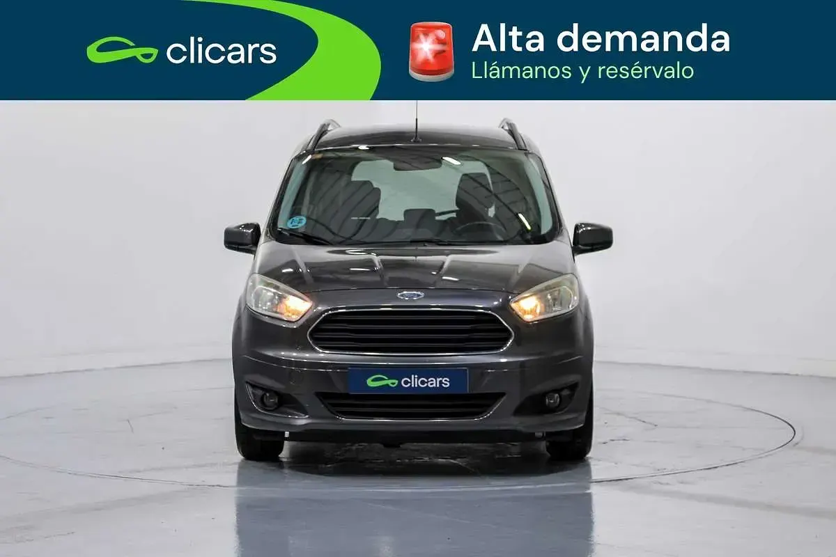 Usado Ford Tourneo Courier Trend 102 CV (75 kW) 2015 Gris Monovolumen