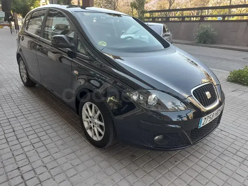 Usado Seat Altea Style 140 CV (102 kW) 2012 Negro Monovolumen