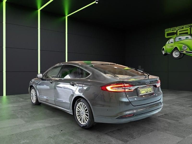 Usado Ford Mondeo Titanium 150 CV (110 kW) 2021 Gris / plata Berlina