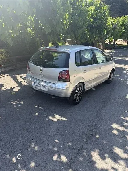 Usado VW Polo Match 55 CV (40 kW) 2005 Gris / plata Utilitario