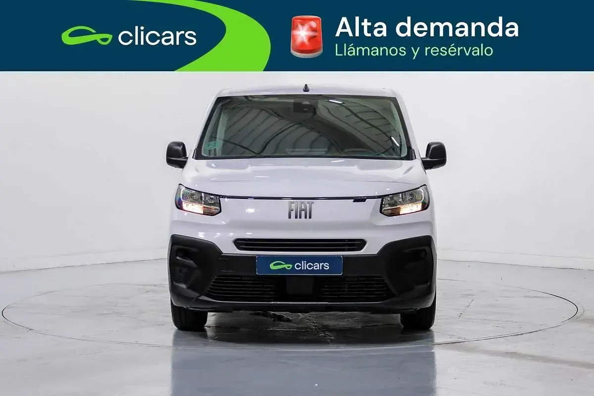Usado Fiat Doblò 102 CV (75 kW) 2024 Blanco Monovolumen