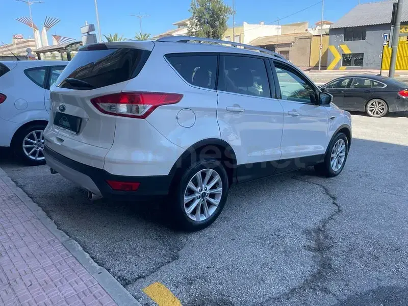Usado Ford Kuga Trend 150 CV (110 kW) 2016 Blanco SUV