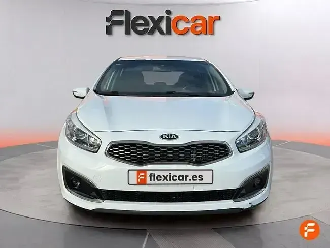 Usado Kia Ceed GT 90 HP (66 kW) 2018 Branco