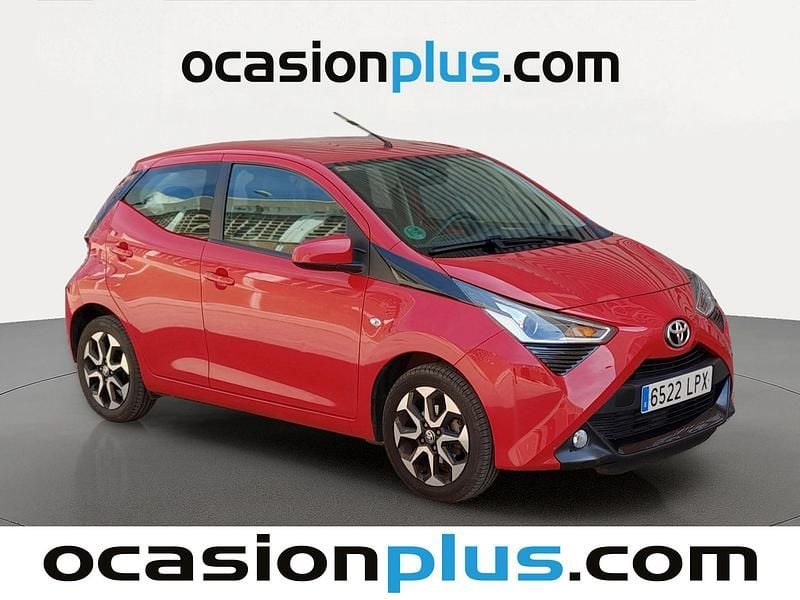 Usado Toyota Aygo X-play 72 CV (52 kW) 2021 Rojo Utilitario