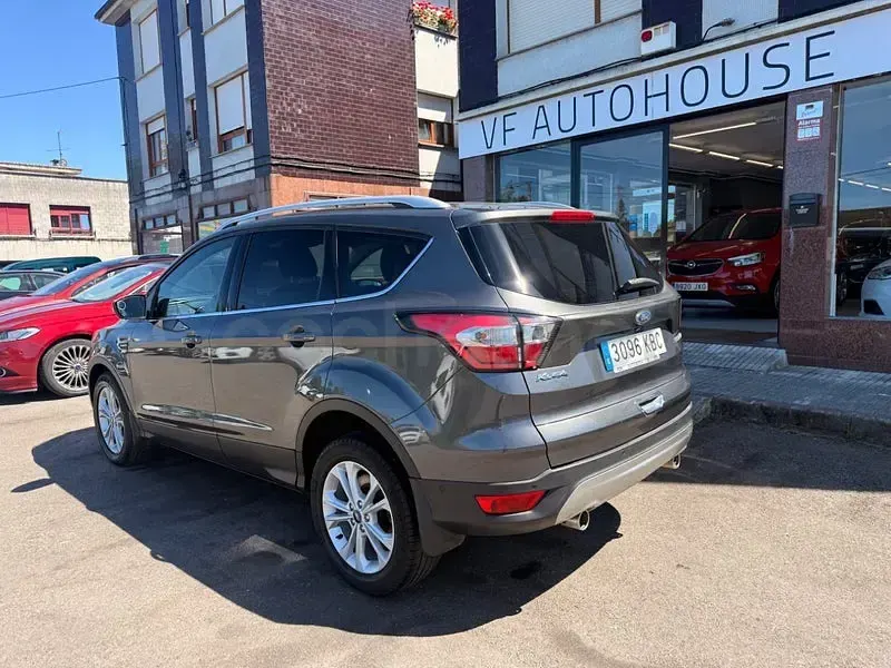 Usado Ford Kuga Titanium 120 CV (88 kW) 2017 Gris / plata SUV