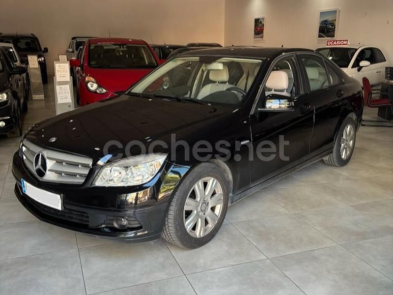 Usado Mercedes C200 136 CV (100 kW) 2010 Negro Familiar