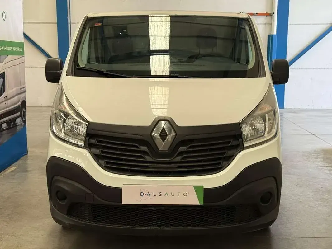 Usado Renault Trafic 120 CV (88 kW) 2019 Blanco Monovolumen