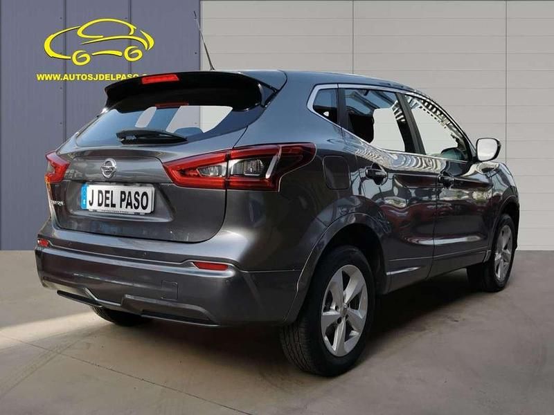 Usado Nissan Qashqai Acenta 140 CV (102 kW) 2021 Gris SUV