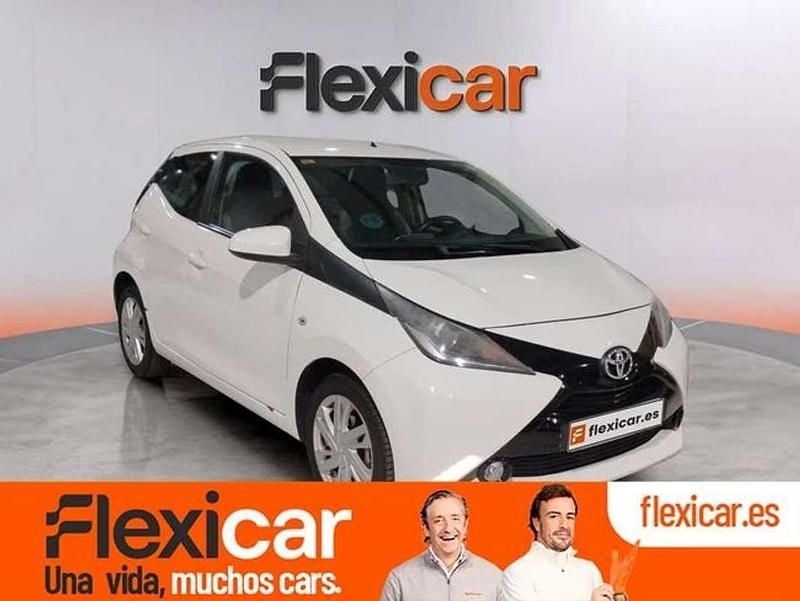 Usado Toyota Aygo X-play 72 CV (52 kW) 2017 Blanco Utilitario
