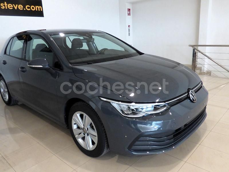 Usado VW Golf VIII 110 CV (80 kW) 2024 Gris / plata Berlina