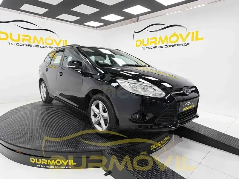 Usado Ford Focus Trend 115 CV (84 kW) 2011 Negro Familiar