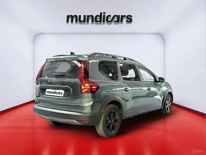 Usado Dacia Jogger Extreme 100 CV (73 kW) 2023 Verde Monovolumen
