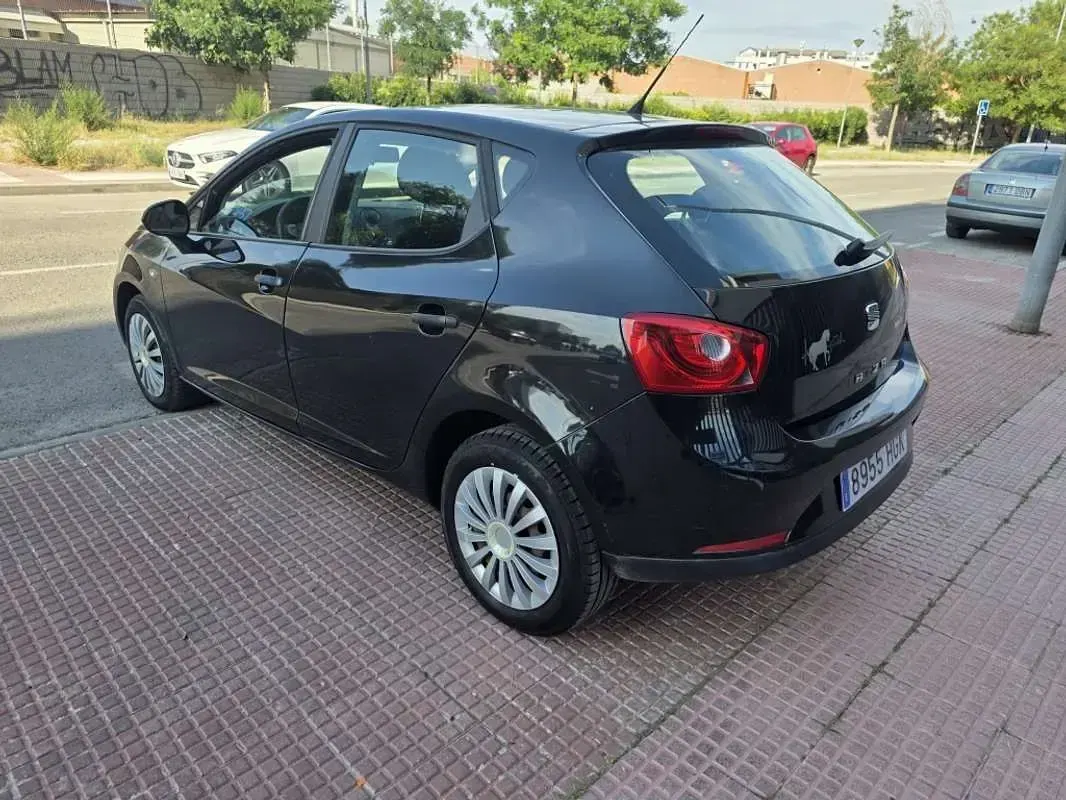 Usado Seat Ibiza Copa 90 CV (66 kW) 2011 Negro Utilitario