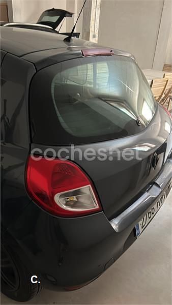 Negro Usado 2014 Renault Clio III Collection Berlina | 3200 € - Imagen 1/4