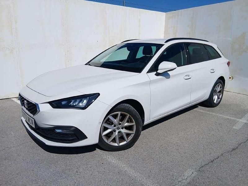 Usado Seat Leon ST Style 110 CV (80 kW) 2023 Blanco Familiar