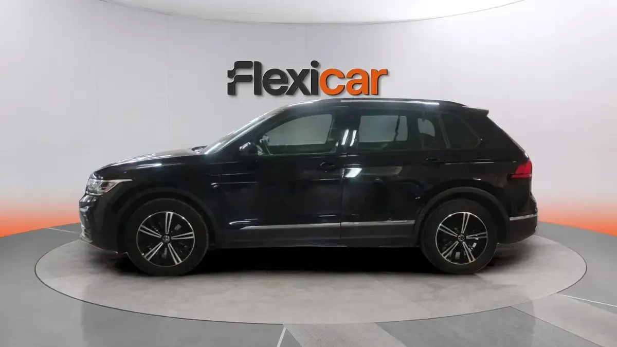 Usado VW Tiguan Life 150 CV (110 kW) 2021 Negro SUV