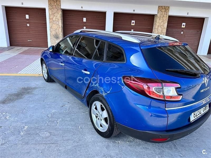 Usado Renault Mégane GrandTour Dynamique 105 CV (77 kW) 2010 Azul Familiar