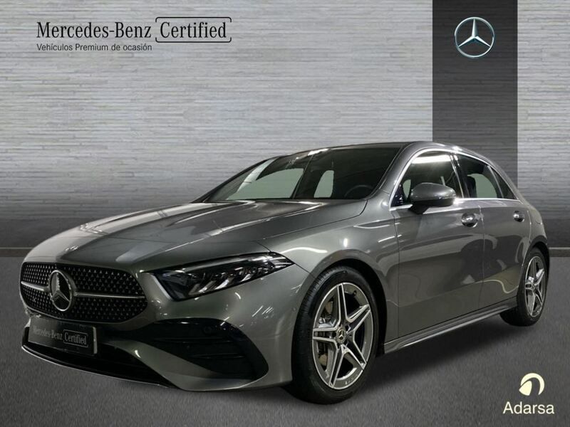 Gris montaña Usado 2024 Mercedes A200 AMG line Berlina | 35.900 € (Precio justo) - Imagen 1/4