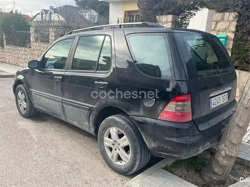 Usado Mercedes ML270 Edition 163 CV (119 kW) 2005 Negro SUV