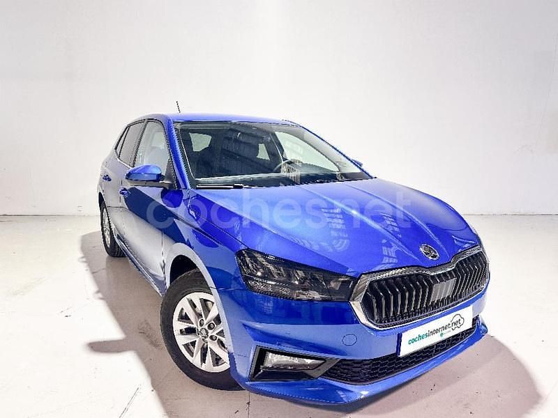 Azul Usado 2025 Skoda Fabia Selection Berlina | 20.900 € (Buen precio) - Imagen 1/4